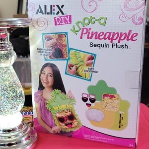 D.I.Y knot-a pineapple sequin plush